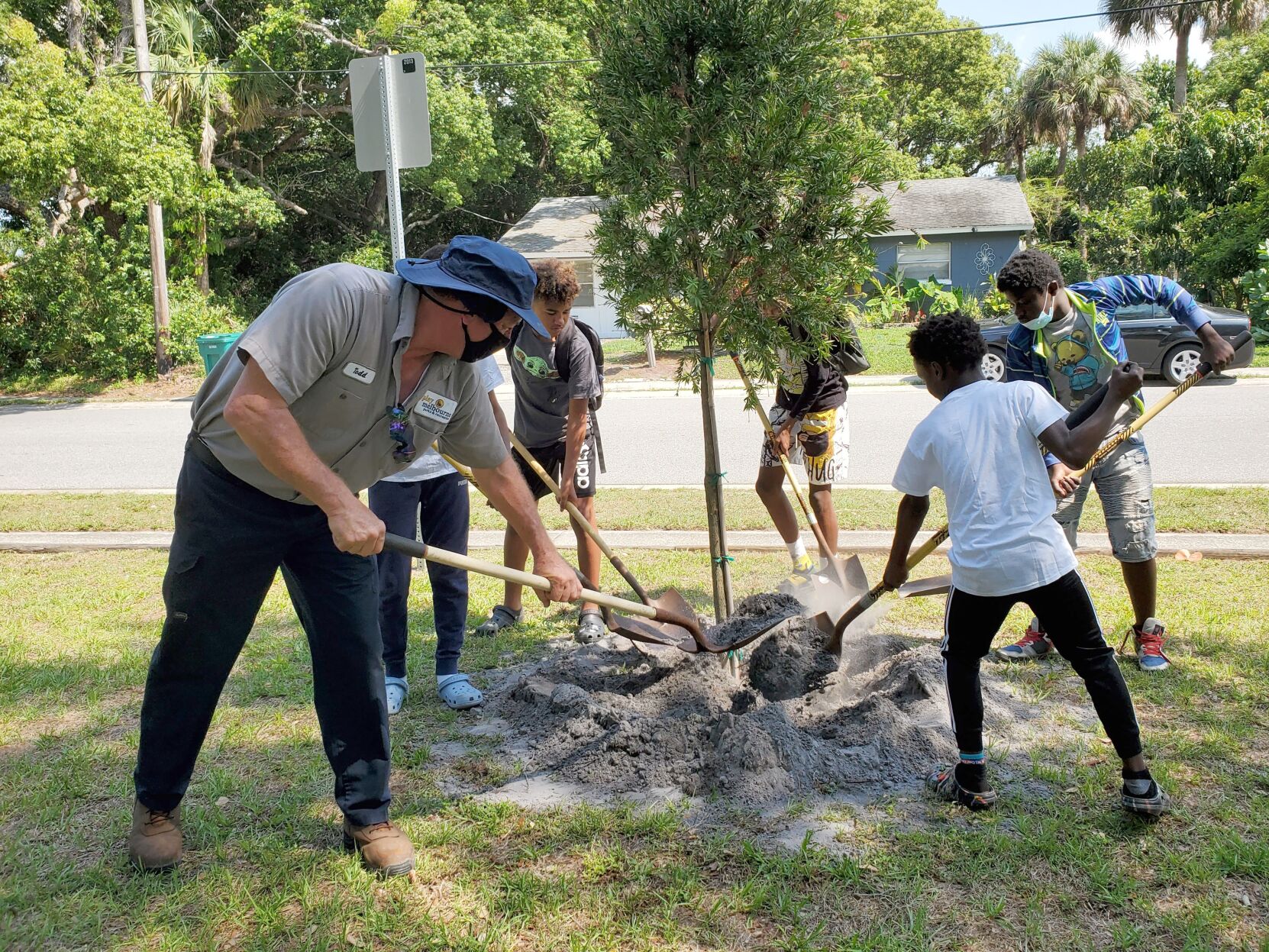 City to give away trees, plant native plants on April 22